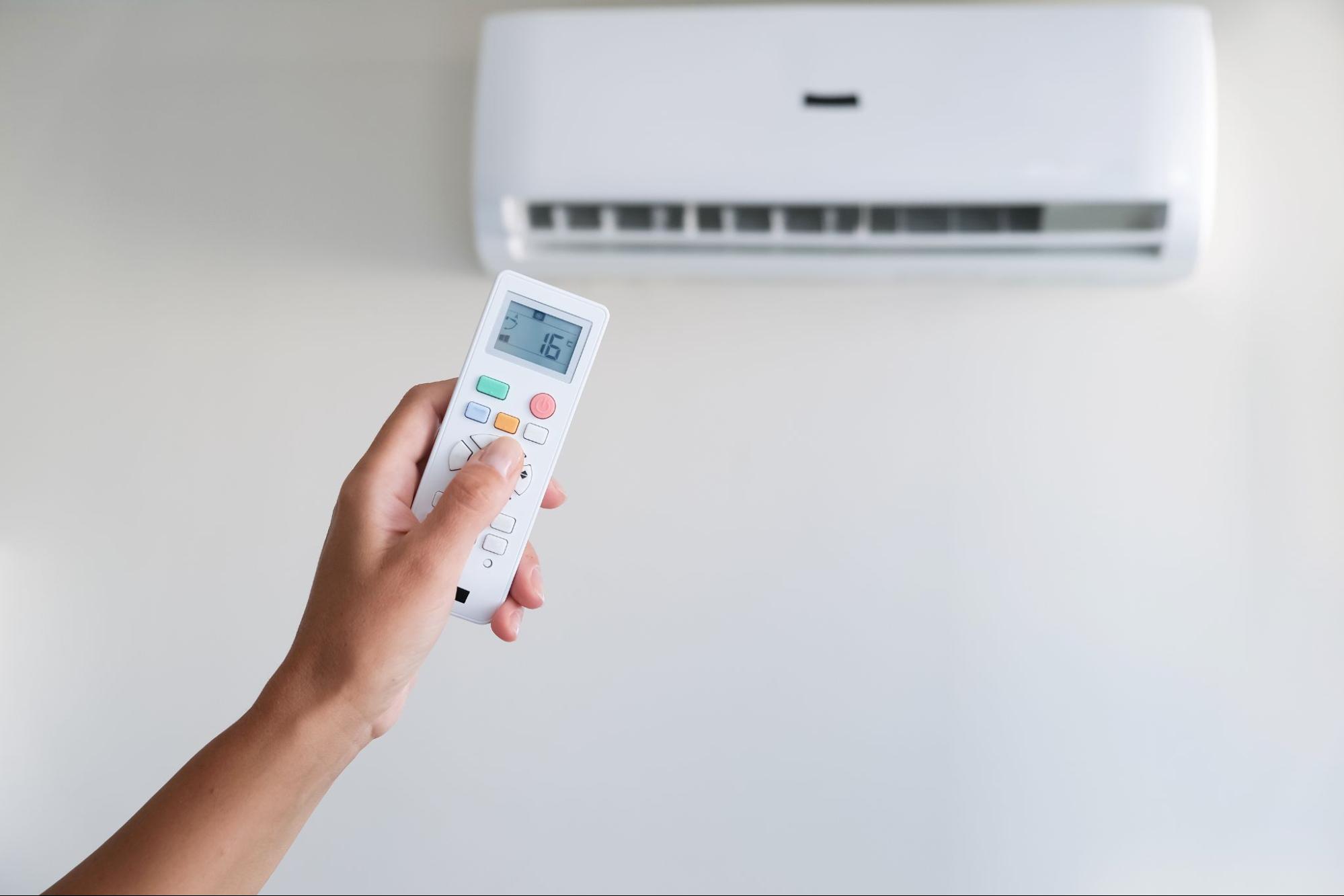 Klimatyzacja do mieszkania w bloku – jaką wybrać? Montaż, pozwolenia