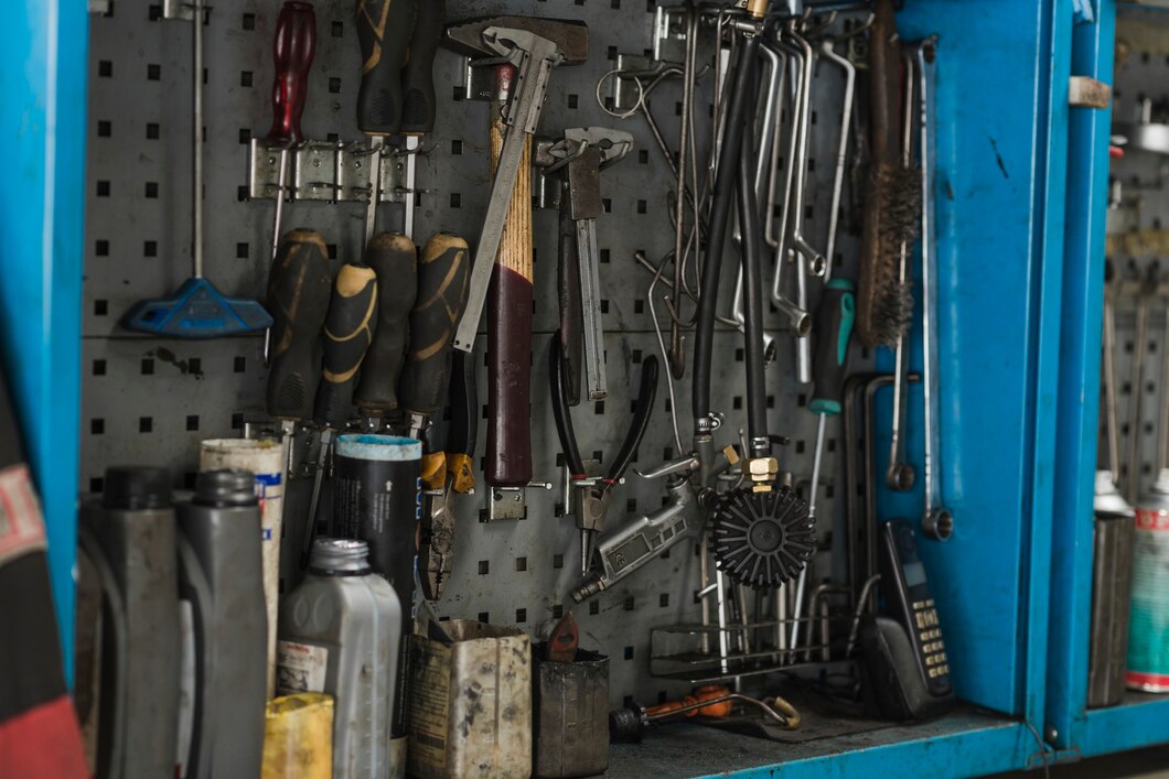 Porządek w garażu – skuteczne metody na uporządkowanie narzędzi i sprzętu