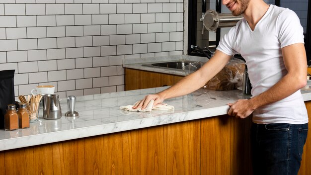 Poradnik, jak prawidłowo dbać o granitowy zlew kuchenny